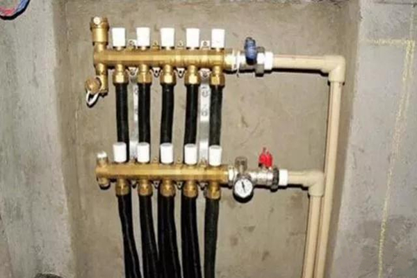 地暖分水器這樣使用才正確，用20年都不會(huì)壞！