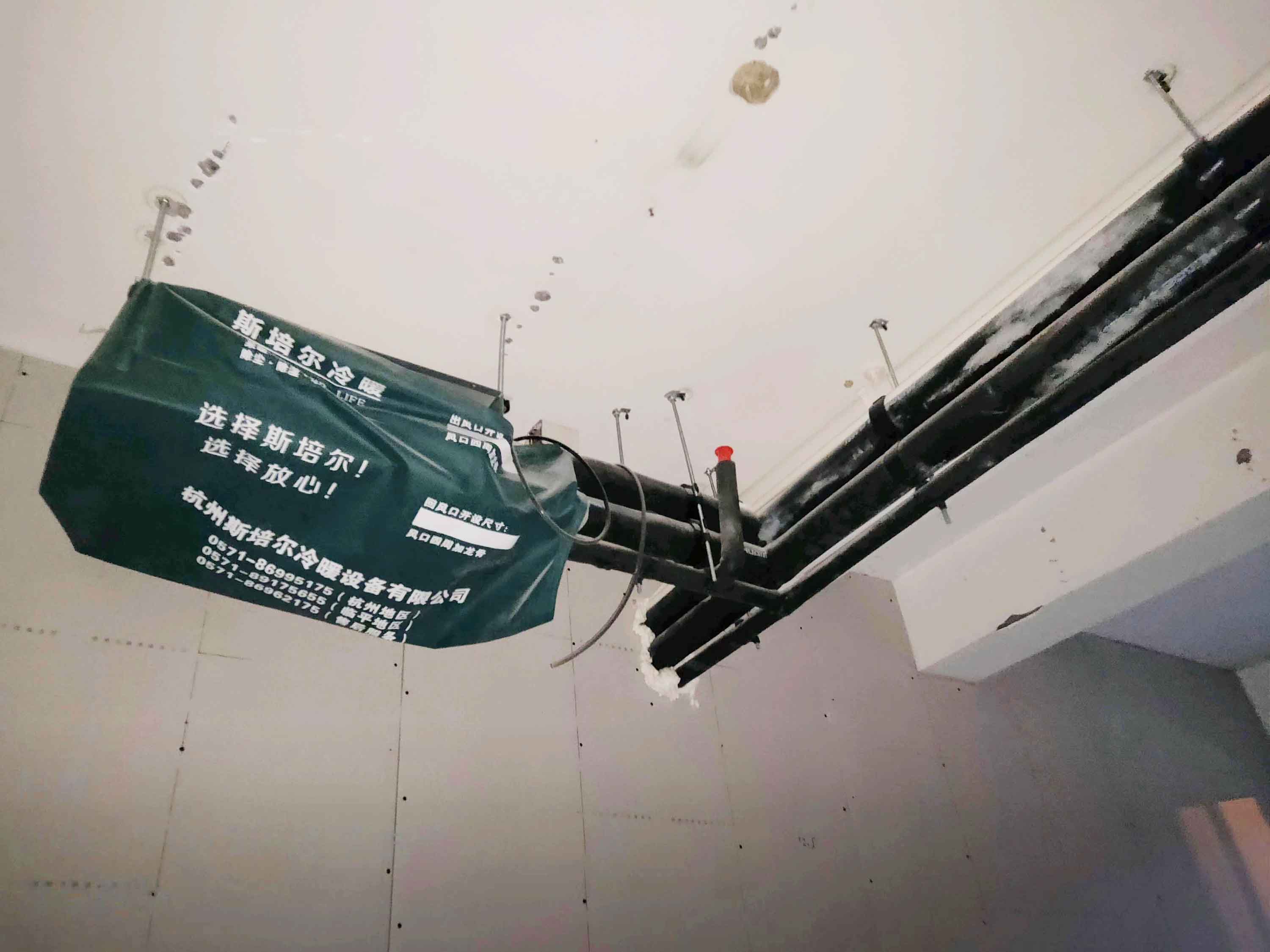 ?藕花洲大街西段 水機內機隱蔽施工